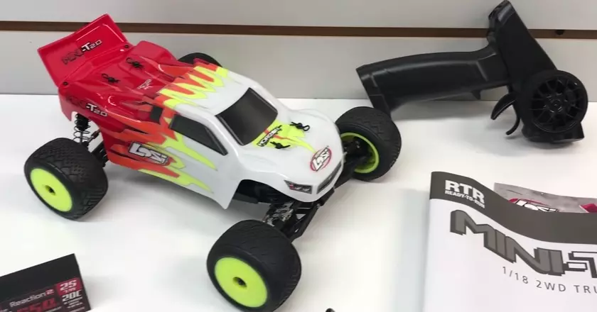 1:18 LOSI RC MINI-T 2.0 2WD mejores coches rc menos de 200 €