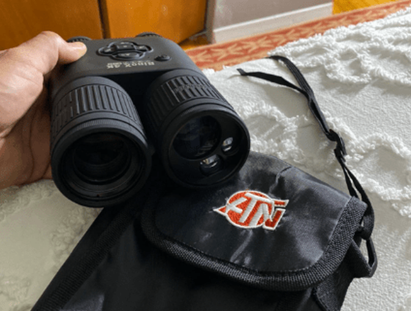 Prismáticos de caza ATN BINOX 4K con telémetro