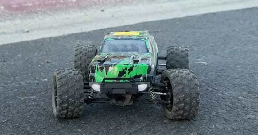 1:18 HAIBOXING Todo terreno rc menos de 100