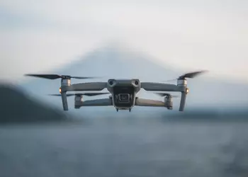 Singapur multó al dueño del DJI ...