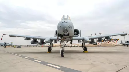 El emblemático avión de ataque A-10 Thunderbolt II ya puede utilizar misiles APKWS II y bombas guiadas de pequeño diámetro GBU-39/B.