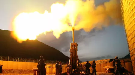 El obús M777 arrasa con un depósito de municiones ruso (vídeo)