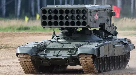 Un dron FPV de 500 dólares destruyó espectacularmente un sistema lanzallamas pesado ruso TOS-1A repleto de misiles termobáricos