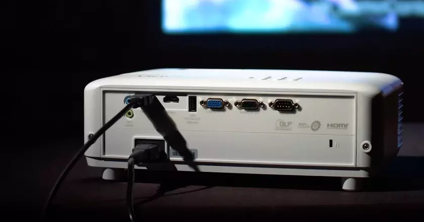 ViewSonic PX701HDH los proyectores tienen sonido