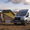 Ford Transit Trail en el campo