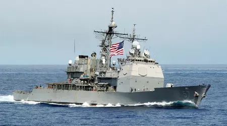 Tras 35 años de servicio, la Marina estadounidense ha dado de baja el crucero USS Lake Champlain, que transportaba misiles Tomahawk y sobrevivió a una explosión y a una colisión con un pesquero.