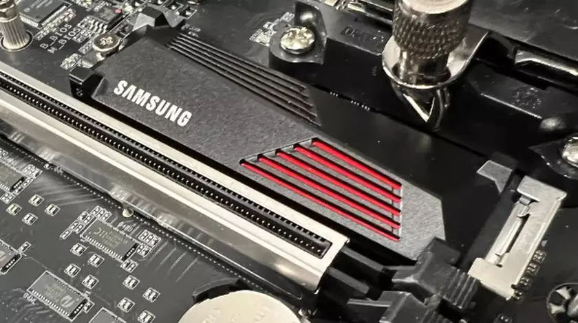 990 PRO frente a SN850X