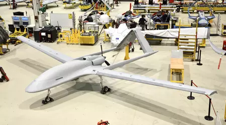 Baykar Makina presenta el prototipo Bayraktar TB3: un nuevo UAV de ataque turco con alas plegables y una autonomía de vuelo de hasta 50 horas.