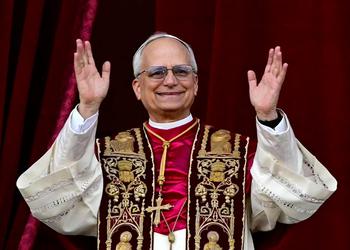 El nuevo Papa León XIV aparece ...