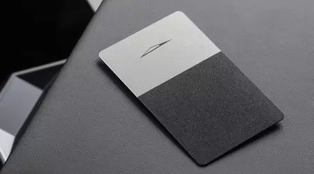 Tesla ha presentado un nuevo accesorio para el Cybertruck: una tarjeta llave metálica de 60 dólares