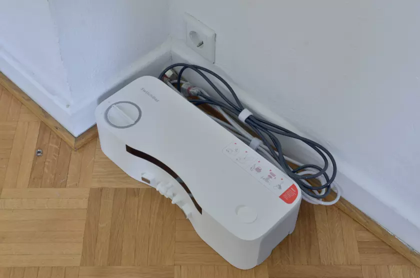 Unboxing SwitchBot S10