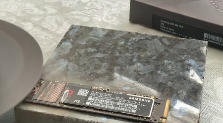 Samsung Deutschland ofrece al usuario destrozar el SSD con un martillo para conseguir una nueva unidad en garantía