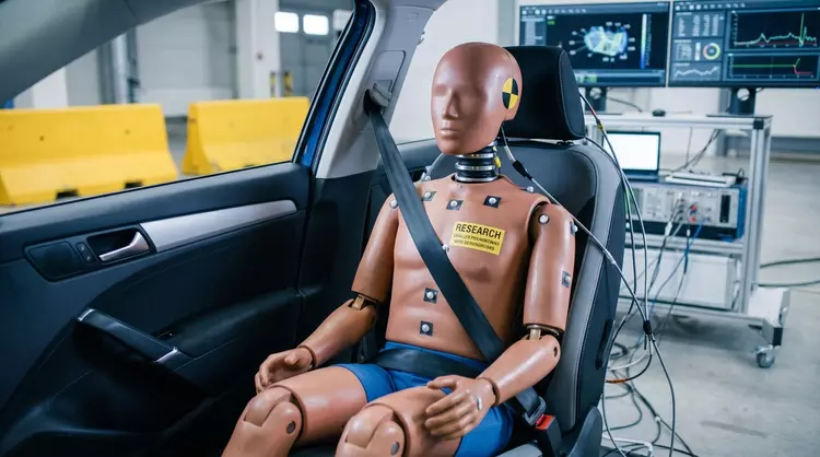 El coche no te protege igual ...