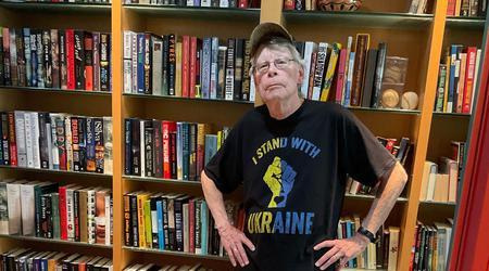 Stephen King ofrece a Musk donar 8 dólares por su "tick azul" en Twitter al fondo benéfico de Serhiy Prytula para las AFU