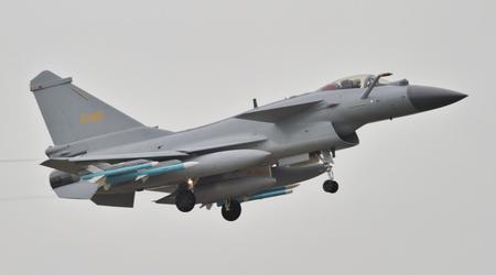 China ofrece a Colombia dos docenas de cazas J-10