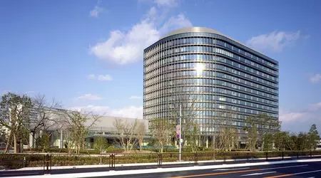 12 de las 14 plantas de Toyota en Japón se vieron obligadas a suspender su actividad por falta de espacio libre en los servidores: la producción de automóviles se redujo en 13.000 unidades diarias.