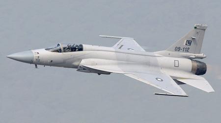 Pakistán equipa a los cazas JF-17 con misiles PL-15 de largo alcance chinos