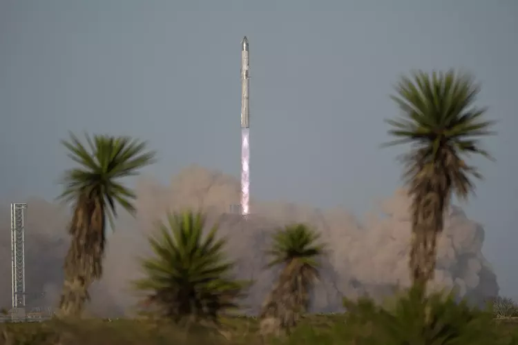 Una nave estelar explota durante un ...