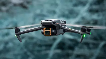 Los soldados ucranianos lanzan explosivos sobre el enemigo utilizando un cuadricóptero DJI de consumo y un teléfono inteligente Android