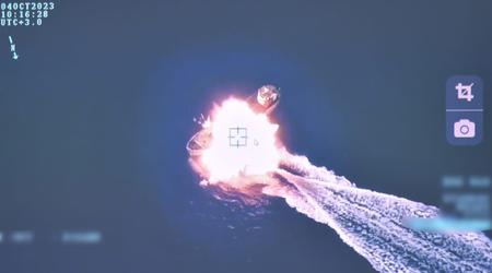 Turquía llevó a cabo la primera operación conjunta de aviones no tripulados y UAV de superficie del mundo: el avión no tripulado marítimo kamikaze Albatros-S, acompañado por el Bayraktar TB2, hundió un buque de 69 metros.