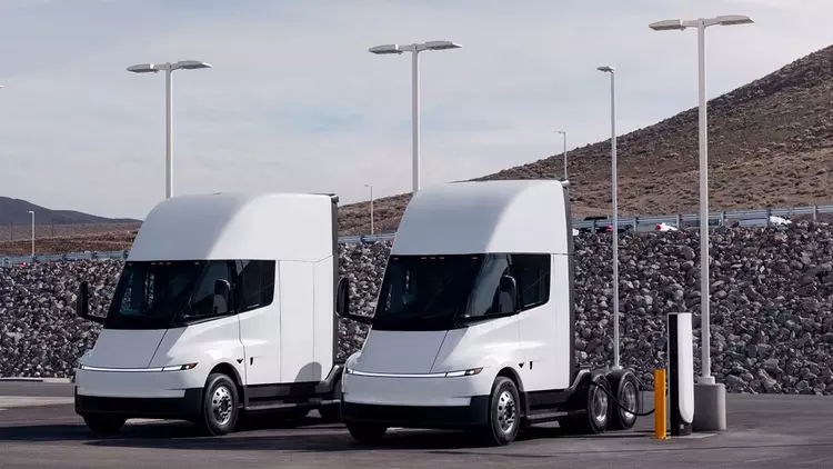 Tesla abre su primer Megacharger público ...