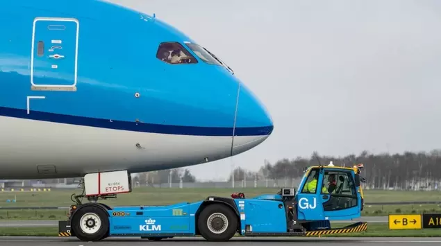 KLM encargó los primeros tractores eléctricos ...