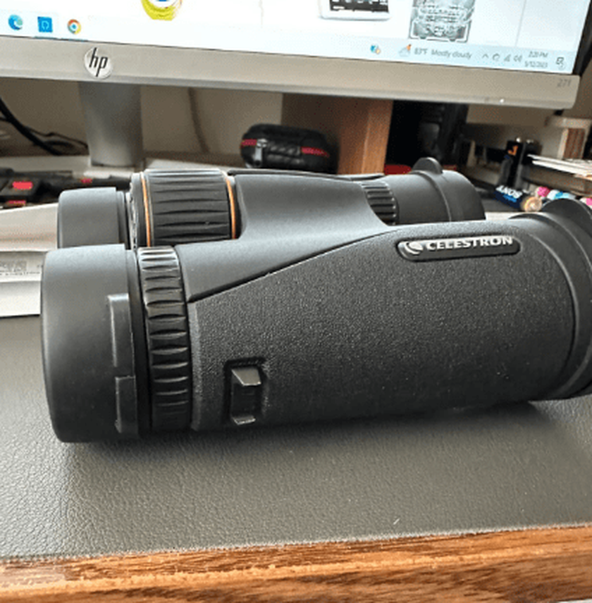 Prismáticos con armadura Celestron TrailSeeker 10x42
