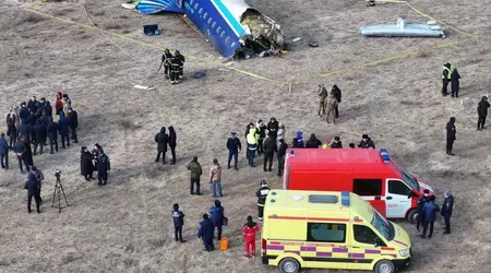 Fragmentos del misil ruso Pantsir-S1 hallados en el avión de pasajeros ERJ-190 azerbaiyano derribado