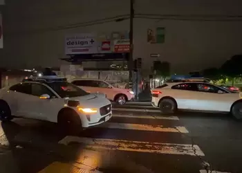 Los Robotaxis de Waymo Causaron Congestionamiento ...