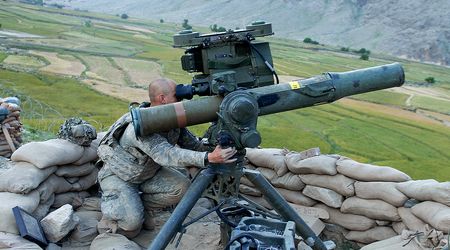 Las Fuerzas Armadas de Ucrania destruyeron un tanque ruso con la ayuda del sistema de defensa antimisiles estadounidense TOW (vídeo)