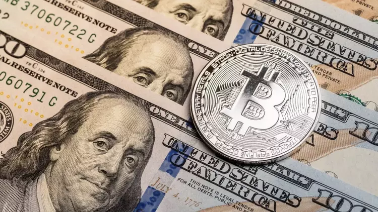 Bitcoin cae a $114K debido a ...