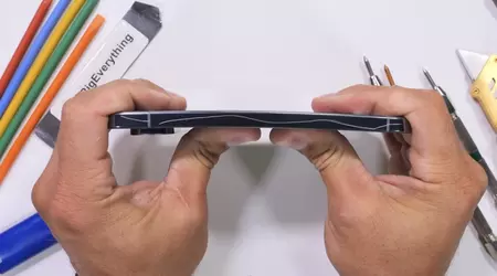 El Pixel 10 Pro XL no se doblará, no se derretirá, pero tiene miedo del escalpelo: el blogger JerryRigEverything puso a prueba el buque insignia de Google