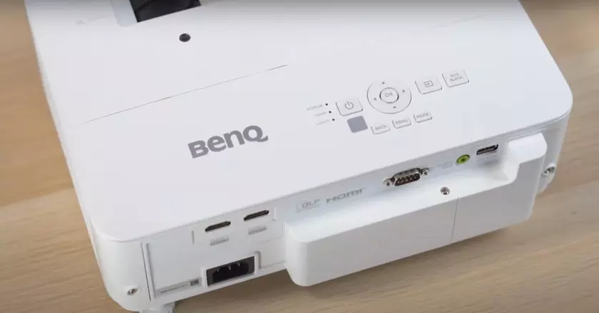 BenQ TK700STi 4K mejor proyector de salón