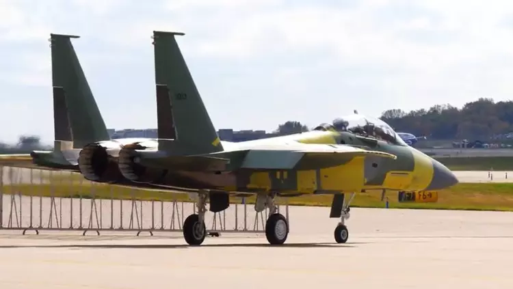 Boeing espera entregar el primer caza ...