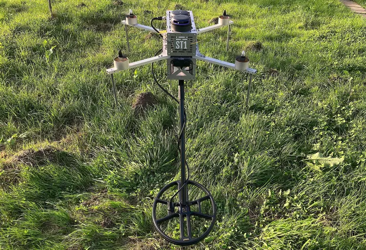 Ucrania presenta el dron ST1 de ...