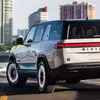 Miniatura de la vista lateral del Rivian R1S Quad Miami Edition