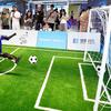 Un robot jugando al fútbol