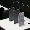 El smartphone Galaxy S25 Edge se exhibe en la feria