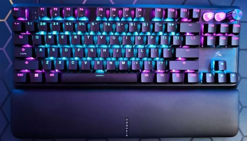 Corsair K70 Pro periféricos gaming profesionales