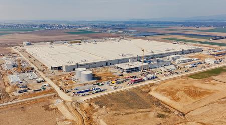 BMW ha completado la construcción de la parte central de su planta de baterías en Baviera