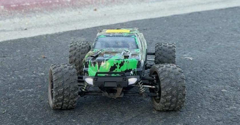 1:18 HAIBOXING Todo terreno rc menos de 100