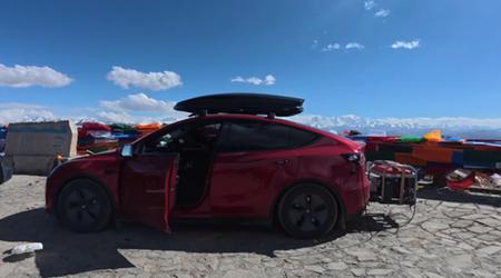 Un dueño de un Tesla Model Y conectó un generador a su coche para un viaje al Everest