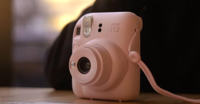 Cámara de película instantánea Fujifilm Instax Mini 12