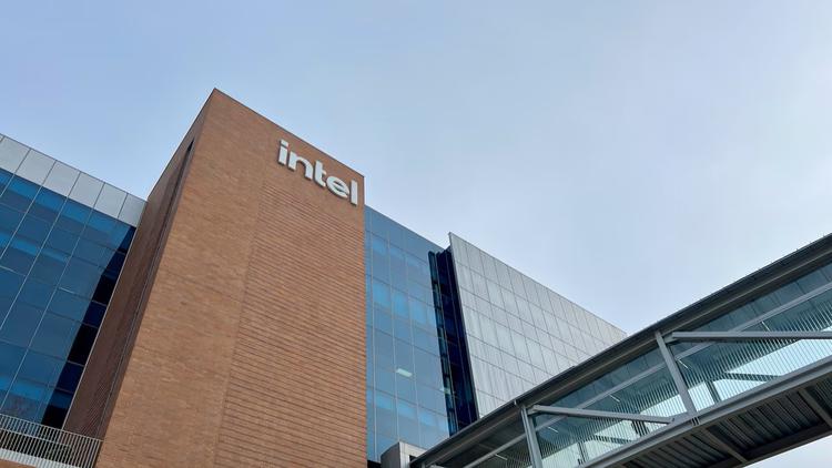 El nuevo director de Intel quiere ...