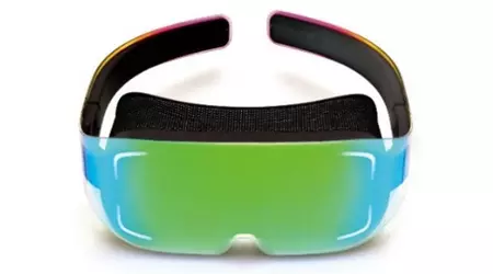 Sharp muestra un prototipo de casco de realidad virtual con resolución 2K por ojo y 120 Hz de frecuencia de imagen.