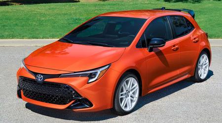 Rines blancos, color de carrocería brillante: la Edición FX del Toyota Corolla obtiene elementos de diseño retro