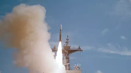 El destructor estadounidense USS Carney utilizó interceptores SM-2 para destruir tres misiles y ocho drones cerca de Yemen