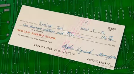 Un cheque de Apple de 1976 firmado por Jobs y Wozniak vendido en subasta por 135.000 dólares