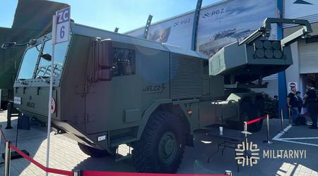 Polonia presentó el sistema de misiles estadounidense HIMARS sobre un chasis nacional de ruedas Jelcz 663.45 T60 TS 6×6