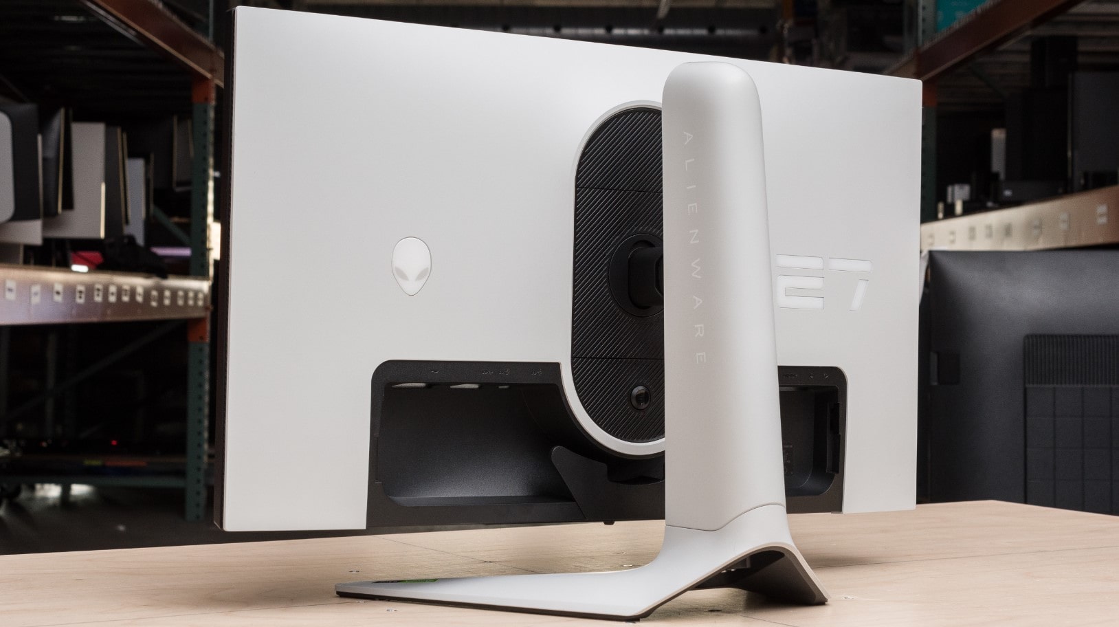 Alienware AW2723DF pantalla gaming profesionales